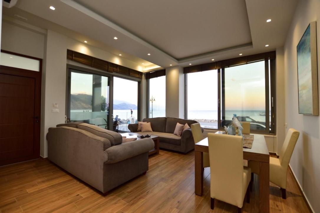 Gonis Grand Luxury Suite Палеохора Екстер'єр фото